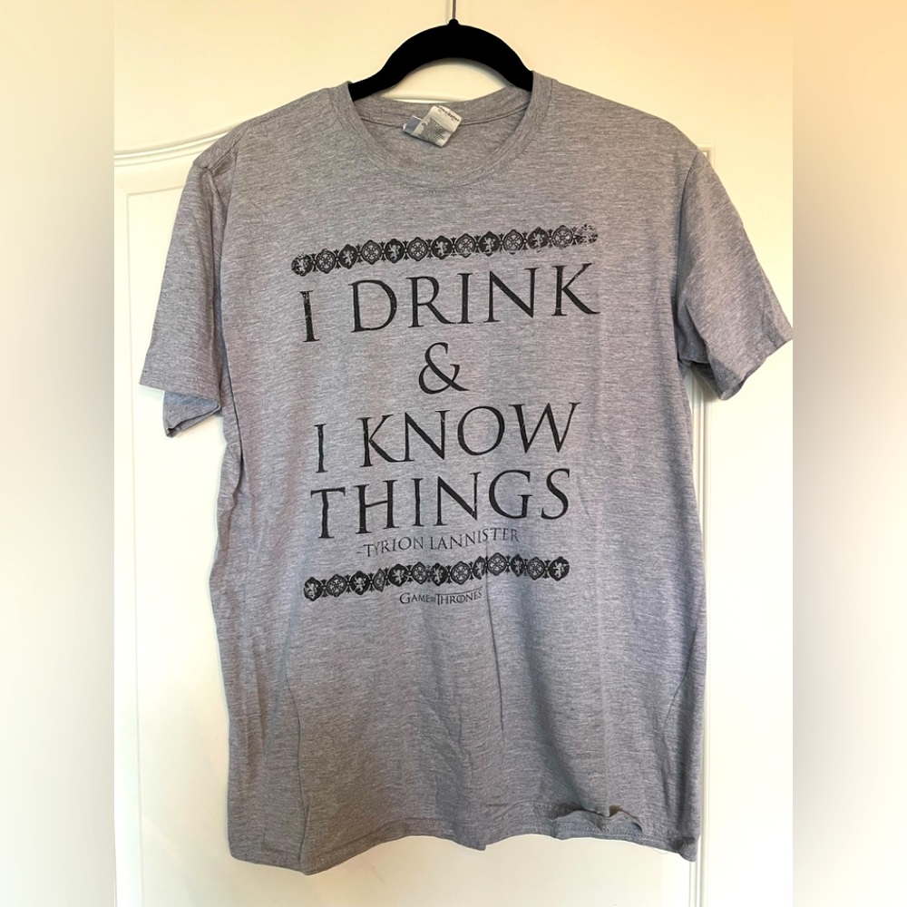 ☘️2/$15☘️Game of Thrones theme shirt Size L